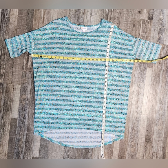 💜Lularoe Blouse Short Sleeve High Low Scoop Neck Green Multicolor size S 💙 - Picture 4 of 5